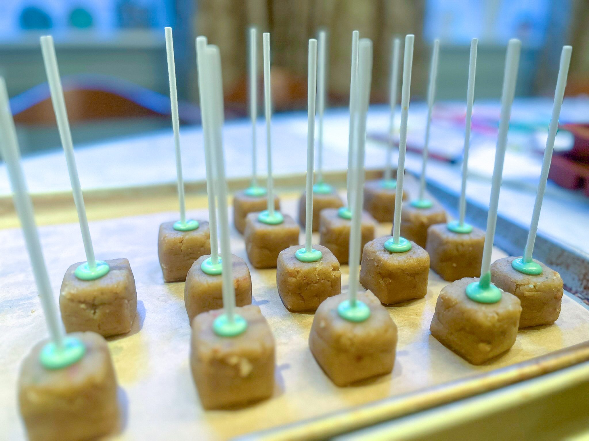 How to Make Minecraft Creeper Cake Pops How to Make Minecraft Creeper Cake Pops