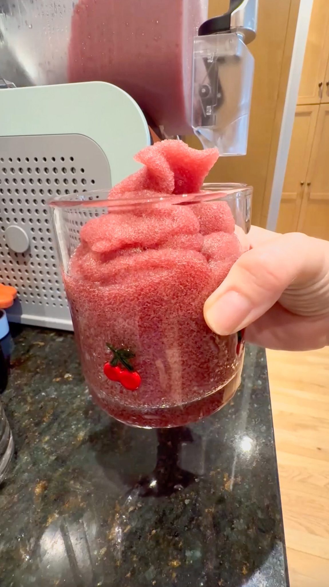 Frozen Cherry Tinto de Verano slushi